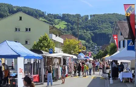 Toffemärit Dorfmärit Dorfmarkt lokaler Gewerbeverein KMU Toffen-Kaufdorf plus